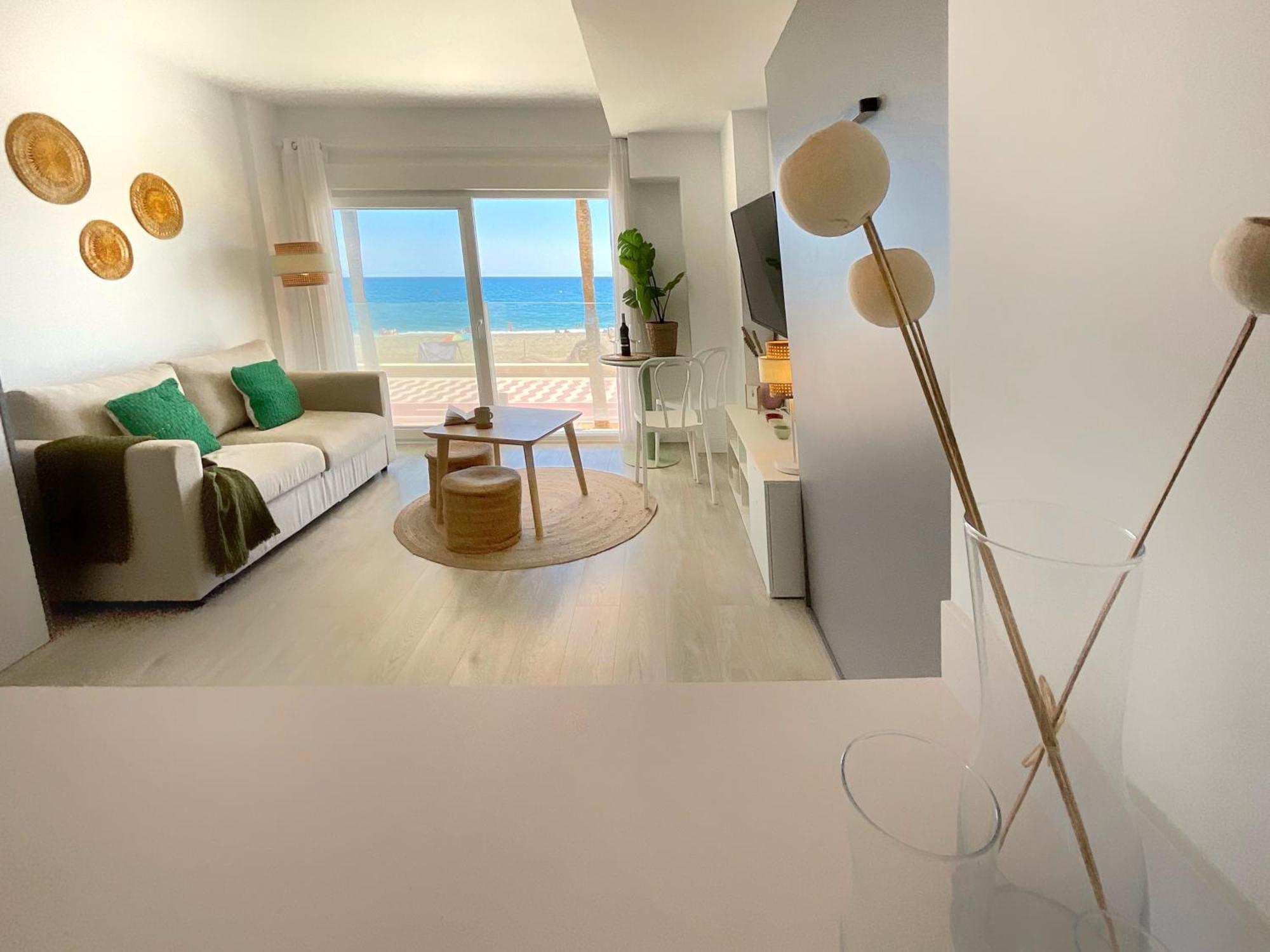 Cs7 Kaleria Suites Almeria Exterior photo